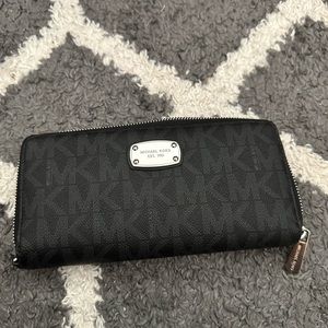 Michael Kors NWOT Continental Wallet